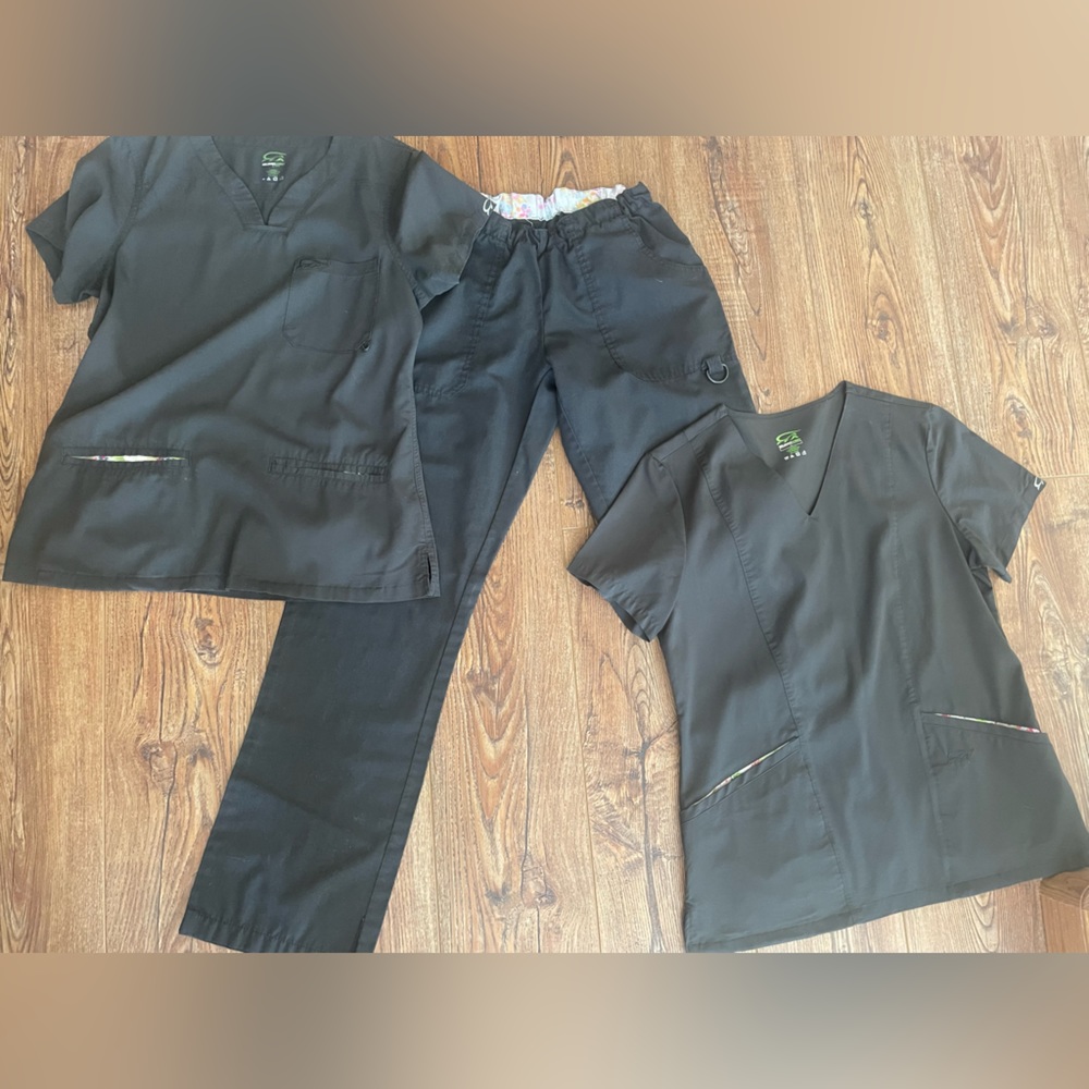 Scrub set